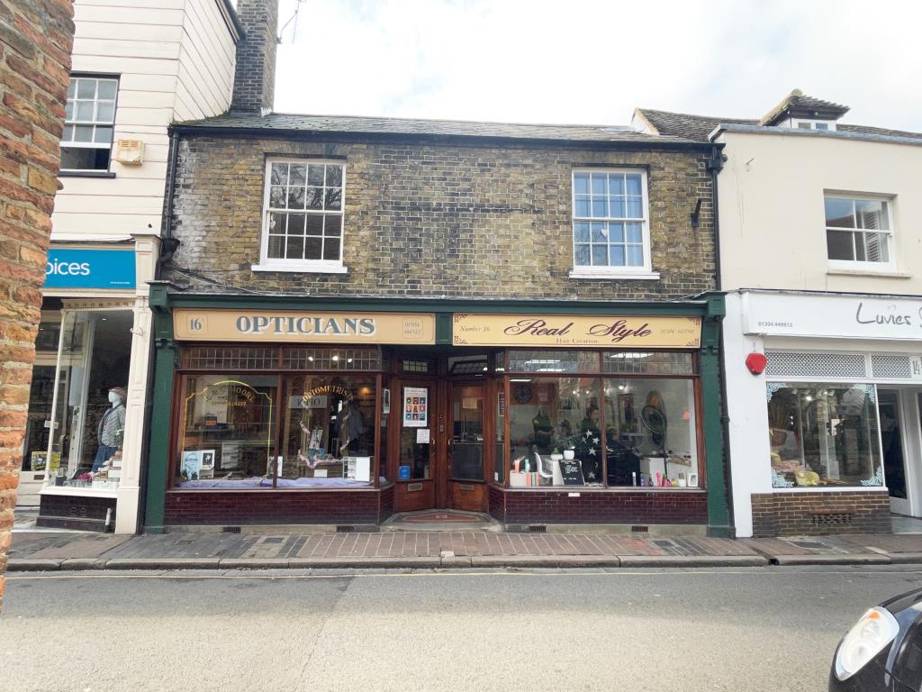 Lot: 36 - FREEHOLD TOWN CENTRE INVESTMENT -